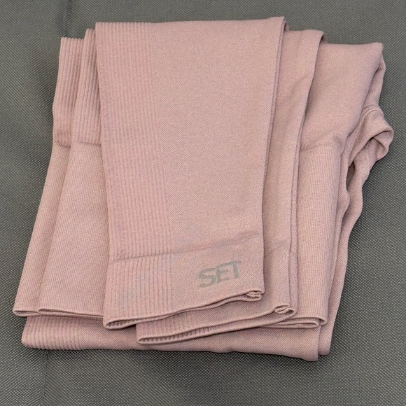 Set Active x REVOLVE leggings - Picture 3 of 5